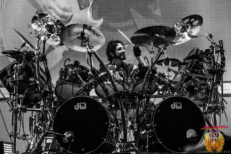The sun may be risin’ ☀️ in Sunrise, FL, but Journey is bringing the thunder tonight!! 
LET’S RAWK!!! ⚡️⚡️⚡️

<a href="/JourneyOfficial/">JOURNEY</a> #JourneyTour2024 #SunriseFL  #DeenCastronovo #TeamDeeno 
📷 <a href="/ironmikesavoia/">Iron Mike Savoia</a>