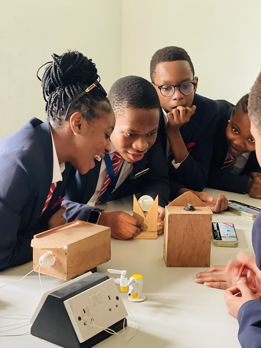 Distinctstarsch's tweet image. Monday stance: Determined, focused, and ready to make this week count! 💼 
#wearedistinct
#bedistinct