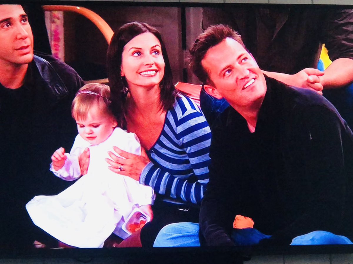 FANOF12's tweet photo. Fun fact: In Friends,  Emma (Ross &amp; Rachel’s child) would be 22 this year.  Feel old yet? #Friends #wewereonabreak https://t.co/VpeZTF8pZ5