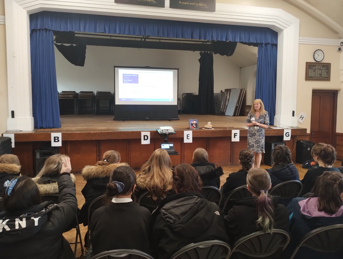 Thank you @BarclaysUK, #ShottonMill, @MoneySupermkt & @starkexportbec for delivering Maths in the Workplace sessions to Year 11 learners at @alunschool to encourage them to consider Maths related #careers for the future

#WorldOfWork
#TopSetMaths
#Girls
#Inspire
#Inform
#Motivate