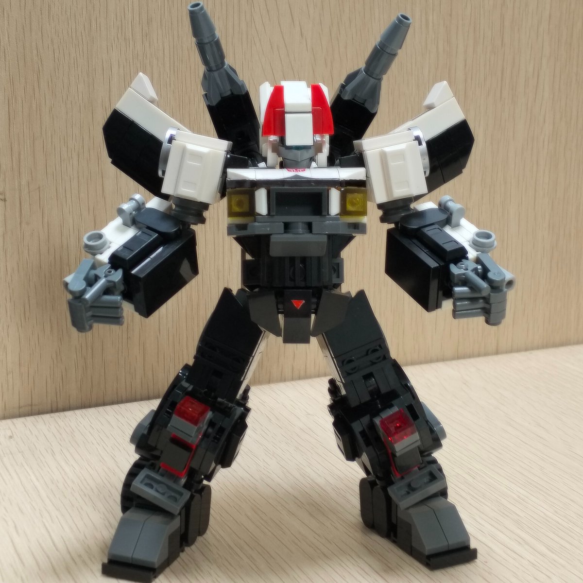 FTqb9fHZ862mLvi's tweet photo. G1 Prowl stealth police" #lego #transformers #kfol #robot #mech #toy #myowncreation #レゴ #レゴロボ https://t.co/NvxViVaYG3