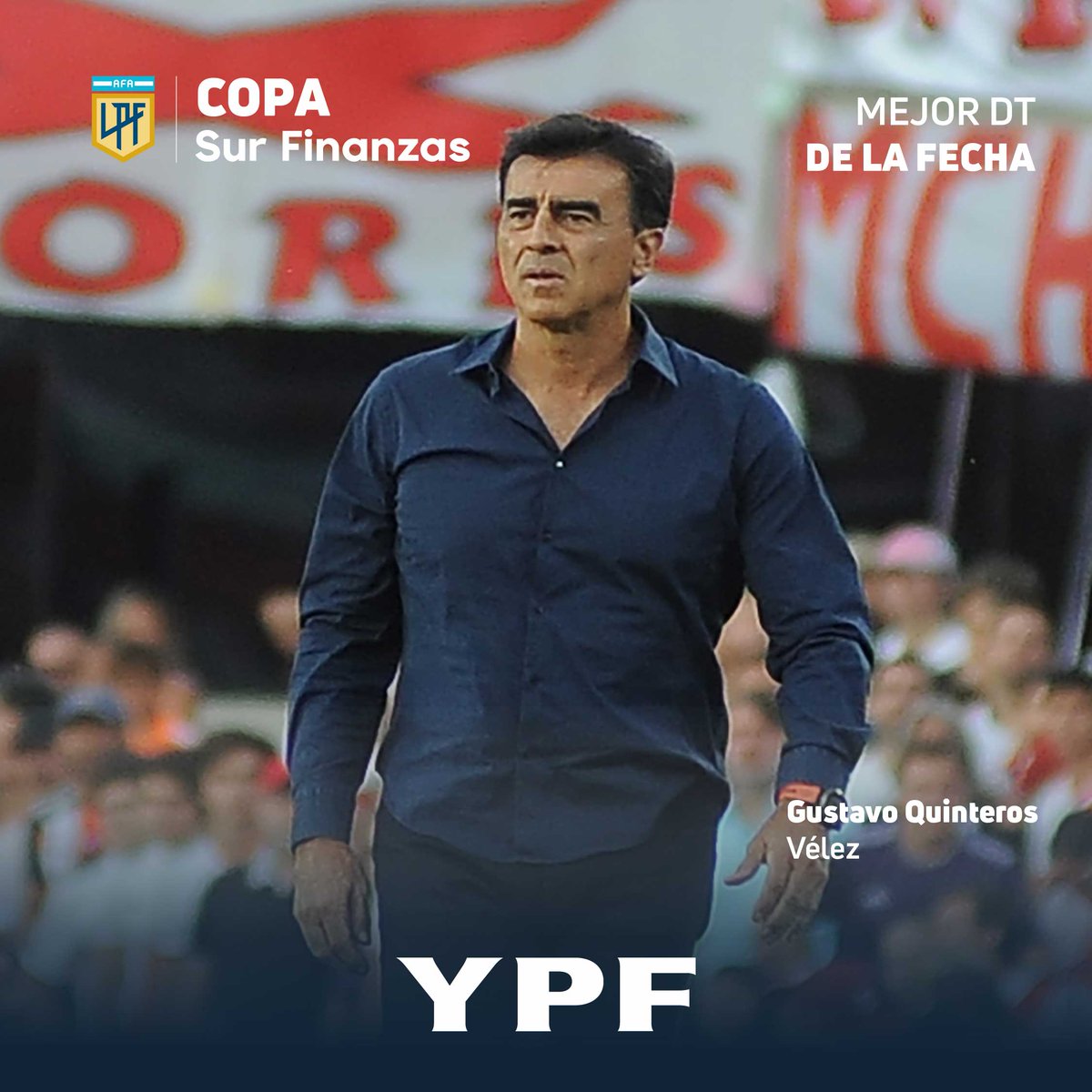LigaAFA's tweet photo. El Fortín se quedó con un partido increíble, casi sobre el cierre. Esos tres puntos en casa le valieron a Gustavo Quinteros, entrenador de @Velez, para ser el #MejorDT de la #Fecha4 de la #CopaSurFinanzas 🏆 2024.
@YPFoficial https://t.co/yOfFKVY7Du
