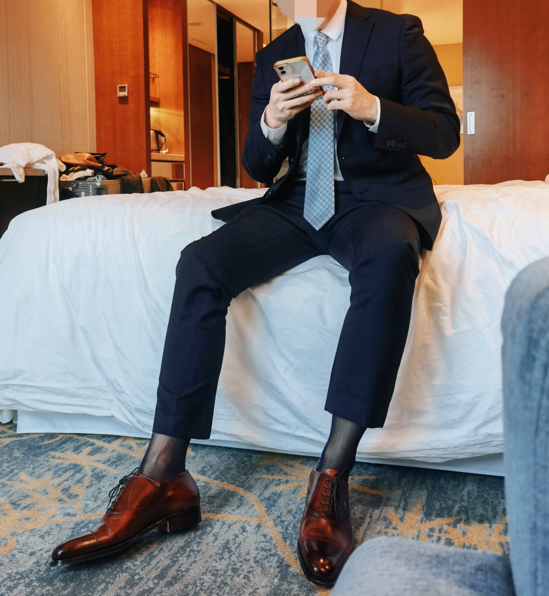 律一SuitSocks tweet media