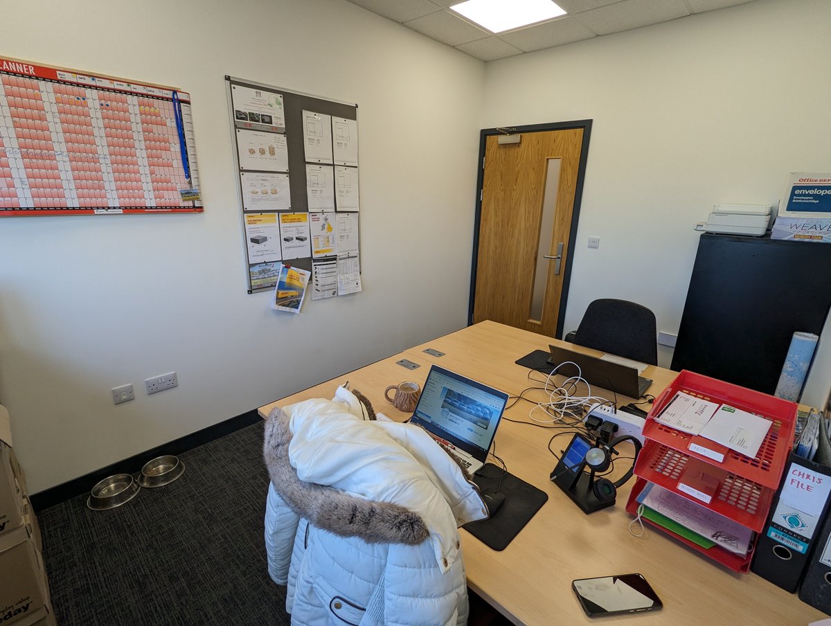 LogisticsSharp's tweet image. Our new cosy office!

#deliverydriver #courier #NextdayDelivery #Nationwide #logistics #dorsetbusiness #hampshirebusiness #bournemouth #poole #christchurch