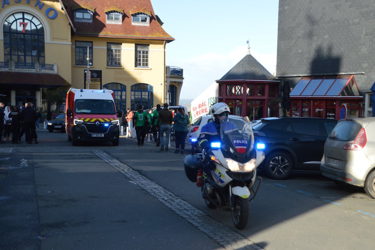 SDIS50's tweet photo. 2/2 La garde au centre de secours est renforcée et peut monter jusqu'à 37 personnels. Notre dispositif s'insère dans un plan de secours avec les secouristes @SauveteursenMer, la @PoliceNationale, le #Samu50, la ville, les organisateurs, la sécurité sous coordination @Prefecture50 https://t.co/sySbmwzWTW