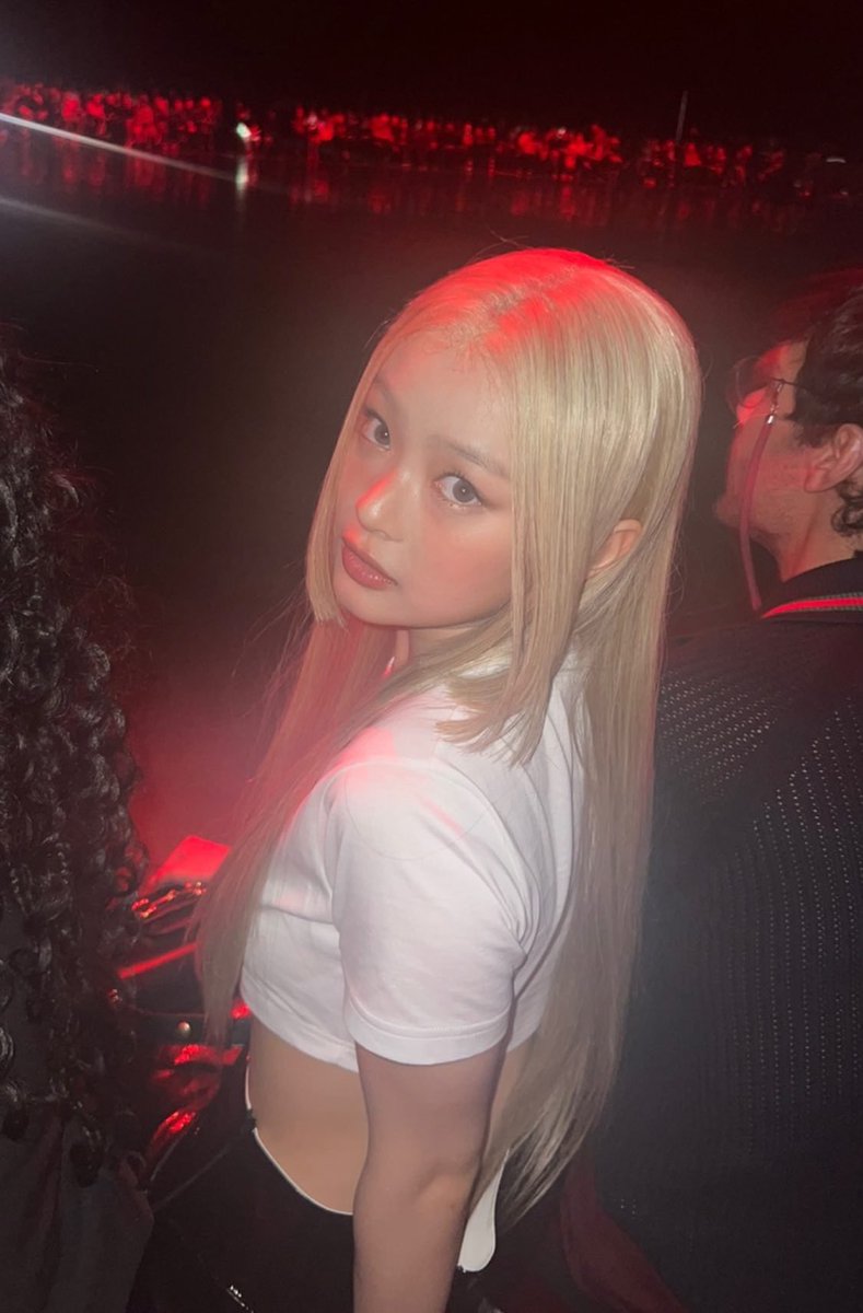 ❦ ‧ ₊ Her beauty was akin to the night of cloudless climes and starry skies, where the best of dark and bright merged harmoniously in her aspect and eyes. Bathed in a tender light, she exuded a mellow allure that outshone even the brightest day with blonde hair.