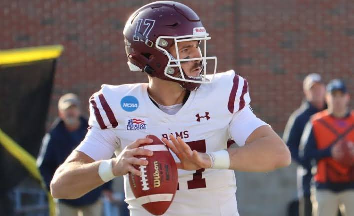 After a great conversation with @_CoachWilks I’m blessed to receive an offer from @FORDHAMFOOTBALL @Jordanlynch06 @CaravanFootball @RivalsPapiClint @AllenTrieu @EDGYTIM @ChadSimmons_ @CraigHaubert @BOOMfootball @LemmingReport