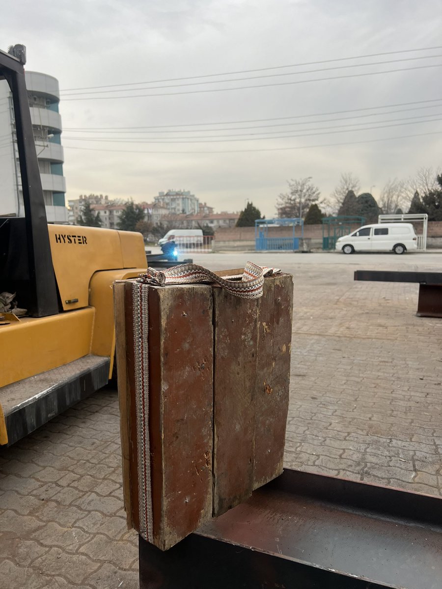 Zara çanta satlık 6800 tl biraz ağır ama çok şık bi parça