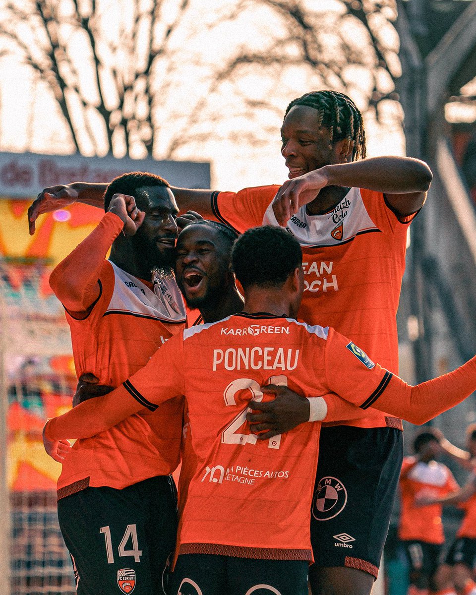 julienponceau_'s tweet photo. Une victoire qui fait du bien, devant un public en feu ! 💥🧡 @FCLorient https://t.co/JaItdKOPsC