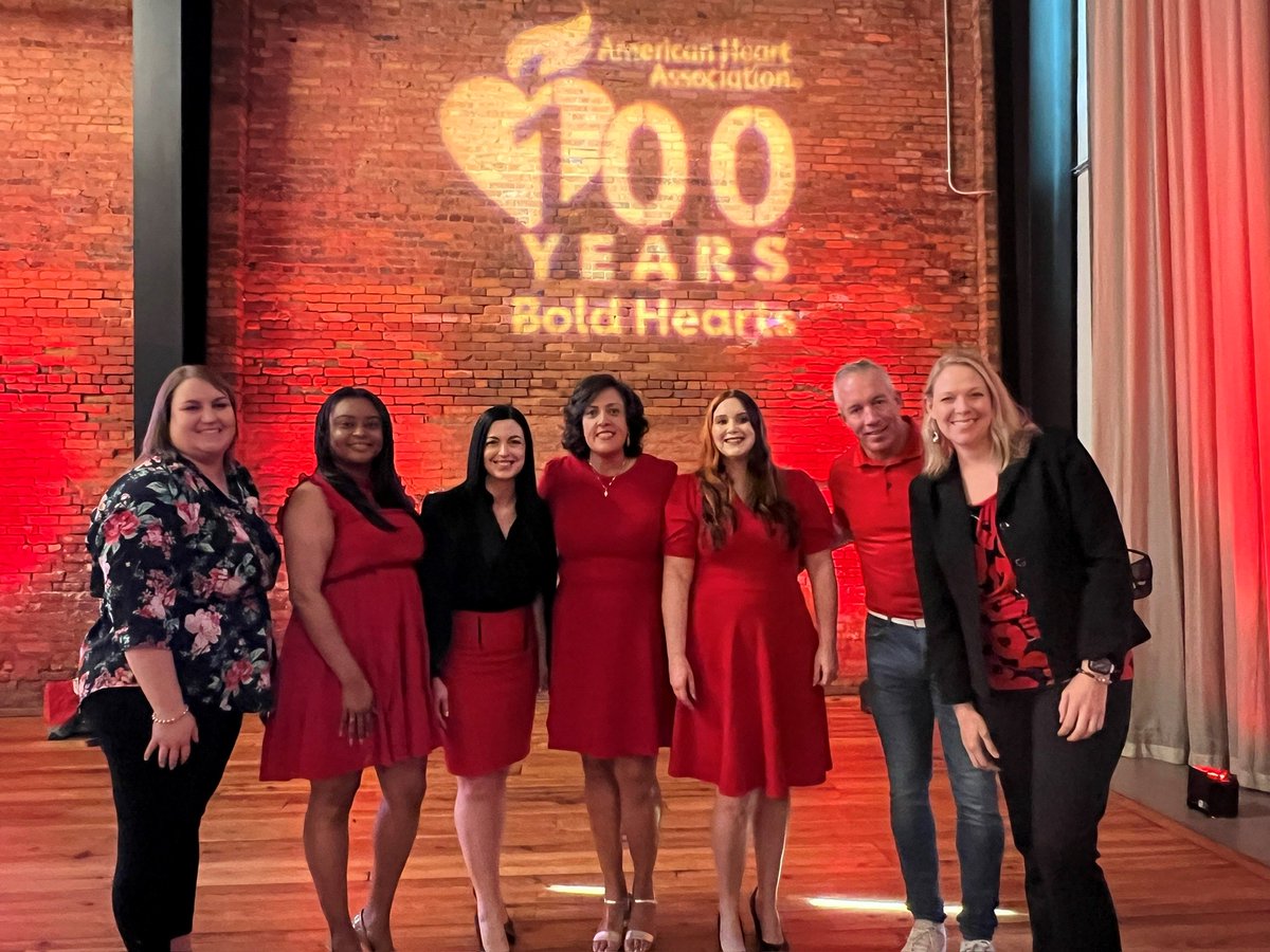 UltimateMedical's tweet photo. UMA celebrated the 20th anniversary of the #GoRedforWomen movement & the centennial anniversary of @American_Heart at the Go Red For Women Luncheon. Alexandra Schaffrath, Executive VP & Chief Financial & Strategy Officer, spoke at the event as Tampa's 2025 GRFW Chair. #TBGoRed https://t.co/4vECUowExg