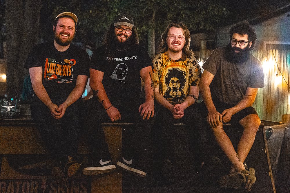 We’re happy to finally welcome <a href="/Farseekx/">F A R S E Ǝ K 🏴STREAM CHUMP</a> to the Really Rad roster! Their new single “Salt” is streaming everywhere here ⬇️
radlink.to/farseek

“Salt” captures the essence of intimate connections and the warmth of shared moments, painting a vivid portrait of love and devotion