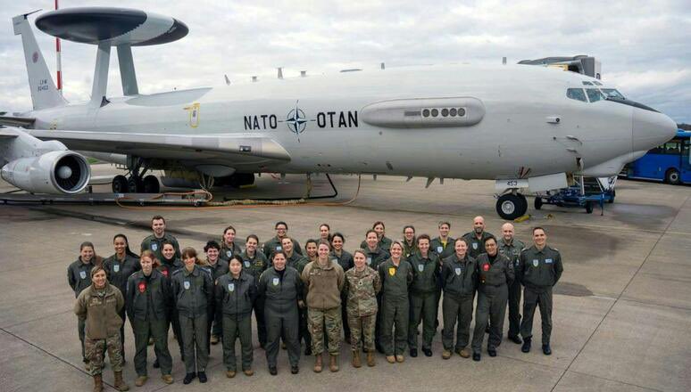 For the first time ever, a #NATO AWACS mission sortie has been completed with an all-female aircrew. The crew came from 8 Allies 🇨🇦🇨🇿🇩🇰🇩🇪🇮🇹🇵🇱🇵🇹🇺🇸  ℹ️ bit.ly/3uGyv6S