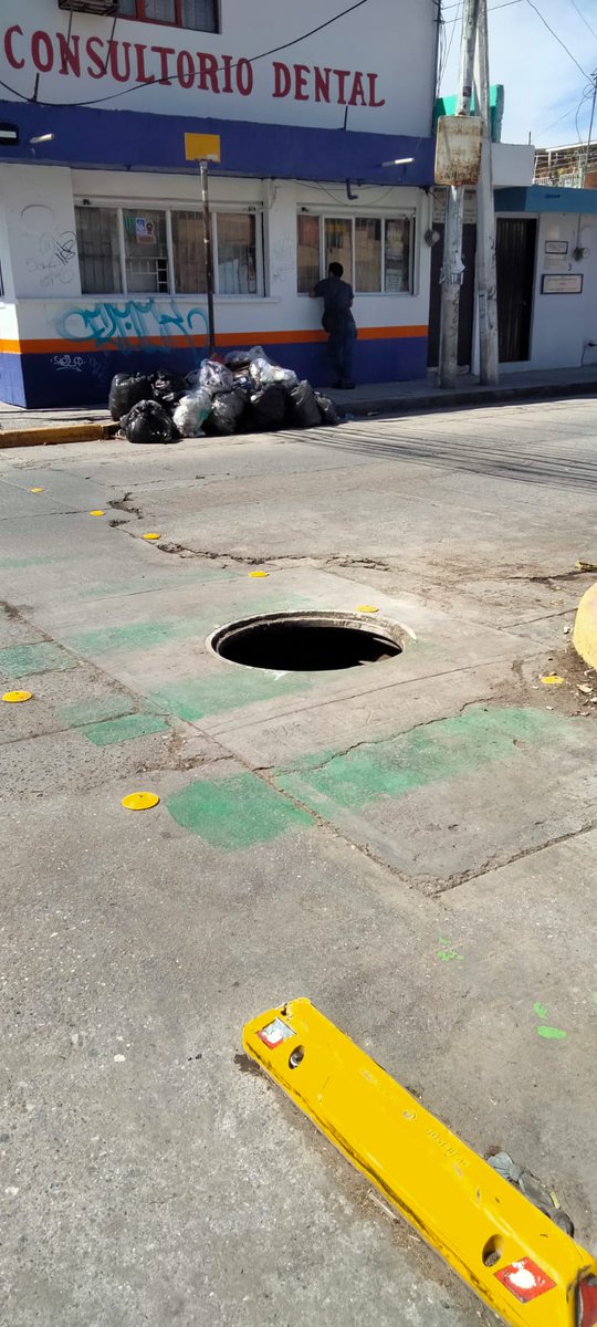 Registros SIN TAPA! En la colonia Obrera! Peligro! Calles Coahuila y Sinaloa. 
<a href="/qromunicipio/">Municipio de Querétaro</a> <a href="/PresenciaUni/">Presencia Universitaria</a> <a href="/LuisBNava/">Luis Nava</a> 
TAMBIÉN HAY REGISTROS ABIERTOS EN 5 DE FEBRERO AUN COSTADO DE LA ZAPATERIA ANDREA!!  <a href="/makugo/">Mauricio Kuri</a> <a href="/gobqro/">Gobierno del Estado de Querétaro</a> <a href="/SDUOPQro/">SDUOPQro</a> <a href="/AztecaQueretaro/">TV Azteca Querétaro</a> <a href="/malvarezvargas/">Miguel Angel Alvarez 🇲🇽 Reportero Mexicano</a> <a href="/rtqro/">Radio Televisión Qro</a> <a href="/czerjyo/">Sergio Olvera 𝕏</a>