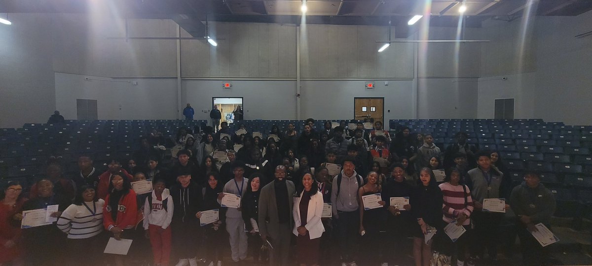 SchoolKirby's tweet photo. Cougar Nation,
Last week, we held our Quarter 2 Honors Program, celebrating students who earned Honor Roll and Principal’s List honors during Q2. Please see FB for more information!
#KirbyStrong
#CougarNation
#wearebuiltforthis
#SeeTheFutureMSCS https://t.co/Bq4IHrIyRt