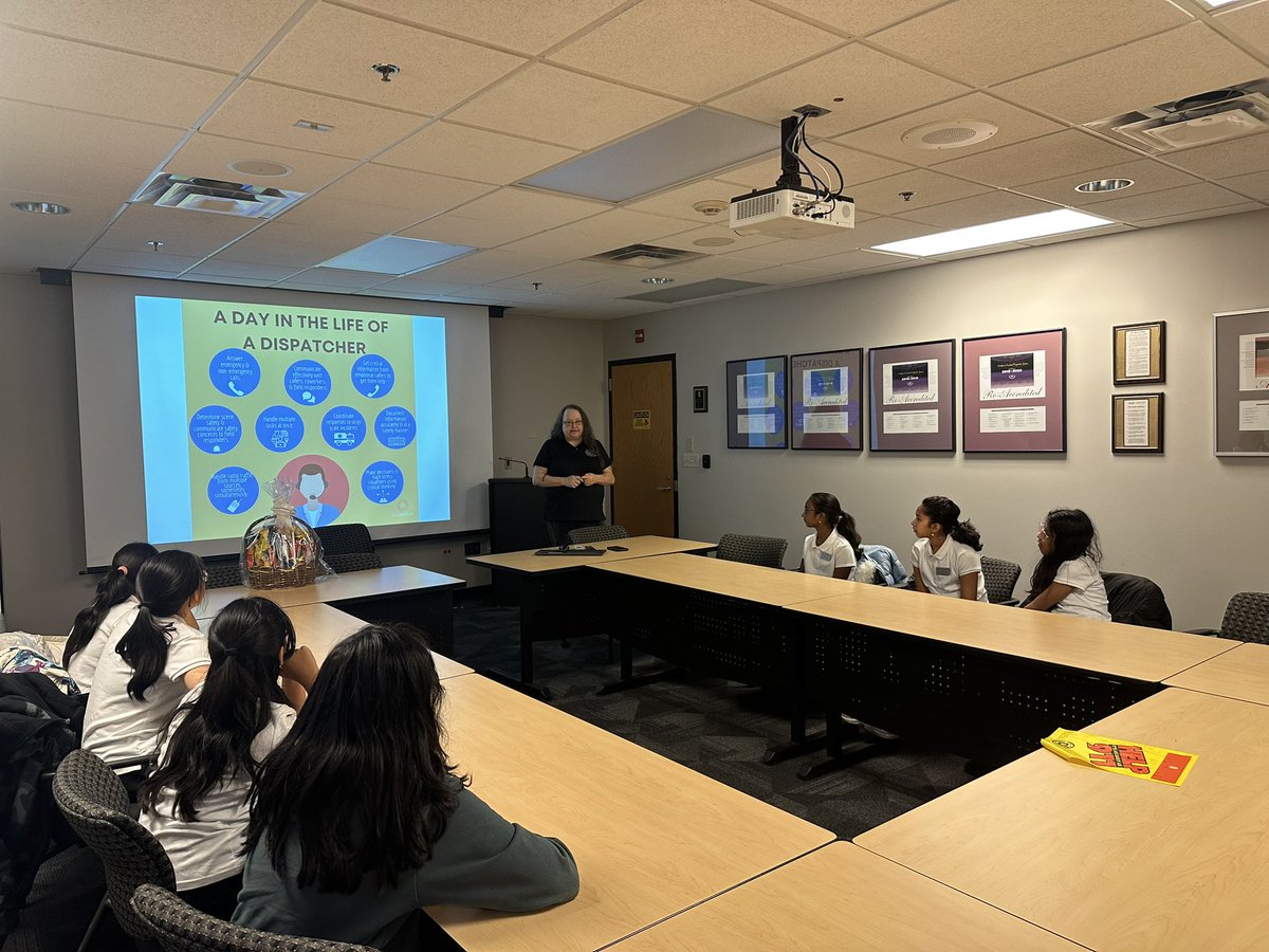 VolunteerVibe's tweet photo. Feb 2nd, ‘4C STEM Club’ visiting ‘North Central Dispatch Center’ and learning all the cool technology behind 911 calls.
Thanks to ‘Kevin Diluia’ the Deputy Director and ‘Deborah Moritz’ the Dispatch specialist, for providing us the insight!!
#4CSTEMClub
#d102brightfuture https://t.co/7NlRkqWCMc