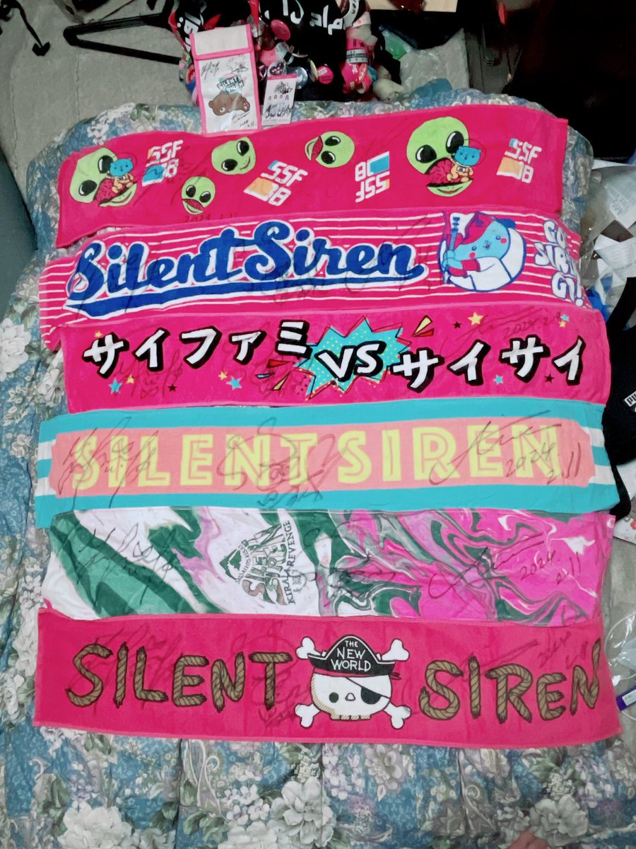 mixhero10th's tweet photo. 一昨日のリリイベでのメンバーからのサイングッズ！めっちゃ大事にします！
#SILENTSIRENリリイベ
#タワーレコード渋谷店 https://t.co/GKAQ1wqWDK
