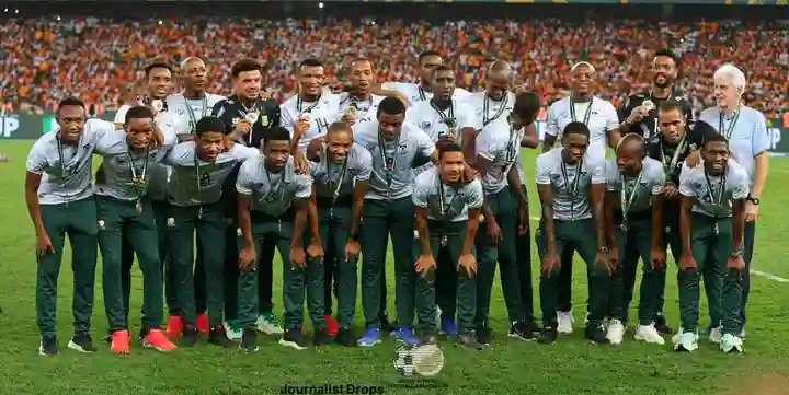YELL0MAN's tweet photo. 𝗕𝗥𝗘𝗔𝗞𝗜𝗡𝗚

🇿🇦 Bafana Bafana are now ranked 10th in Africa and 59 in the world after FIFA update!

#SouthAfrica #BafanaBafana #AFCON2023 #AFCON https://t.co/bXQgrCRUi9