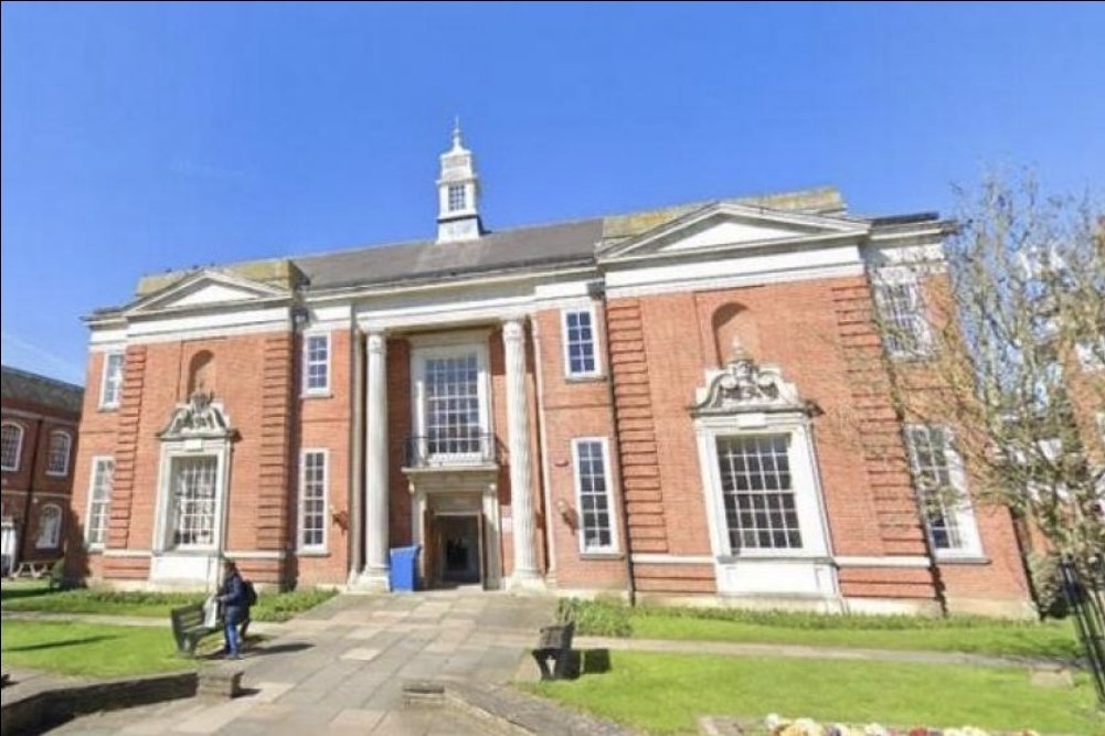 ProfessorBlitz's tweet photo. @LibraryCampaign @BarnetCouncil
seeks to demolish rear extension of Hendon Library and turnover it over to 'anyone having a requisite interest in the site' for the purpose of a number of planning obligations. Looks like they're offloading a public asset of community importance https://t.co/ab19yLd5ko