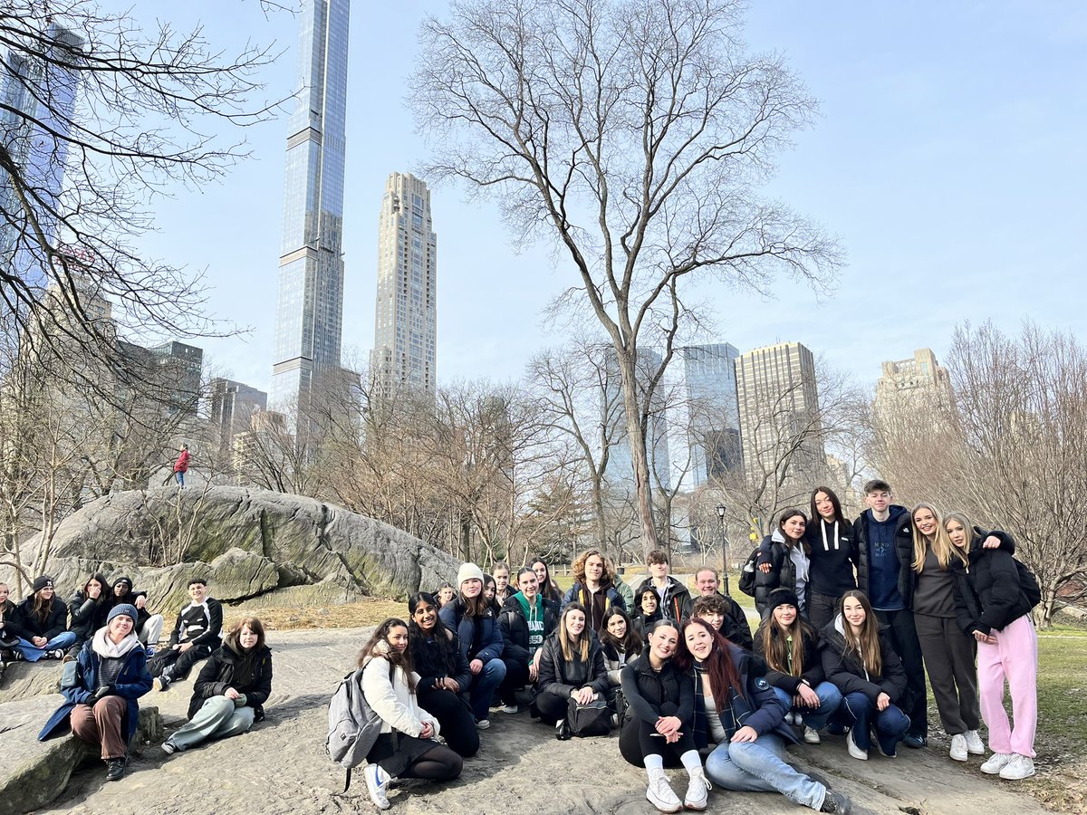 MrsSmithDrama's tweet image. Ice Skating in Central Park. The sun is shining and the skyscrapers in the background look beautiful! Part of the park was closed for filming on a set so we’re hoping to be in the background of the next episode of FBI 🤞🏼🤞🏼