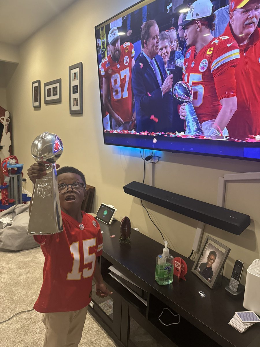 Just like his fave @PatrickMahomes 🥹😍 #SuperBowl2024