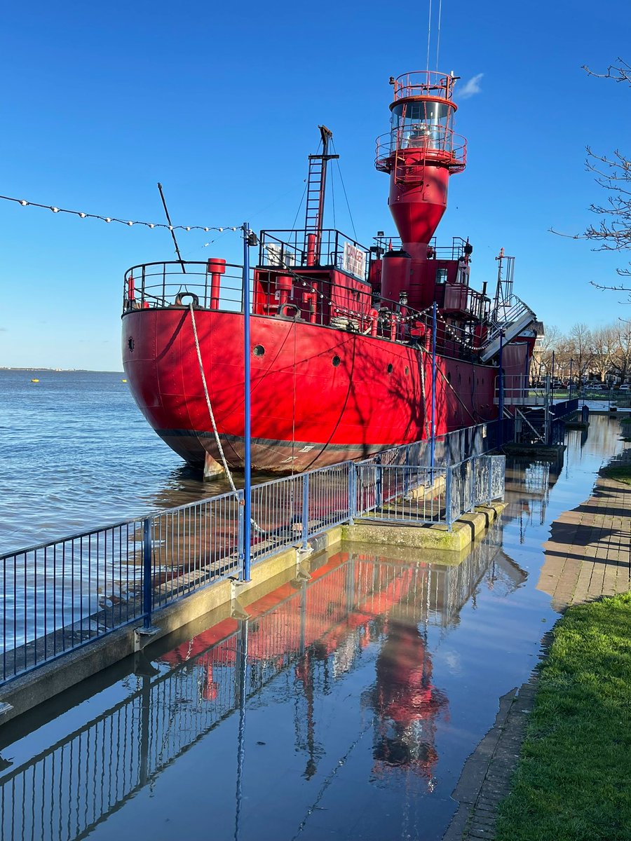 Nice reflection shot of @LightVessel21 from the land side of the quay at #gravesend Slight flooding on the Thames today due to Thames Barrier closure.