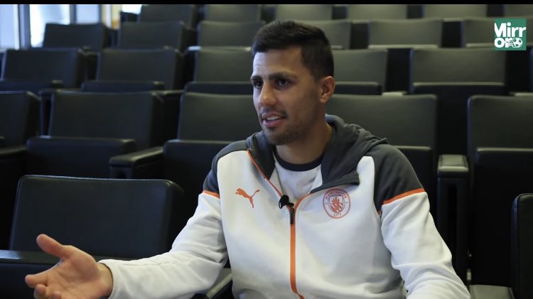 🚨 Rodri parle du fait de ne pas avoir été top 3 du Ballon d'OR et du FIFA The Best :

"Je ne suis pas étonné. Je sais comment ça fonctionne dans les récompenses individuelles. C'est du marketing, l'argent et la publicité.

Avant moi, il y a eu des milieux de terrain qui étaient