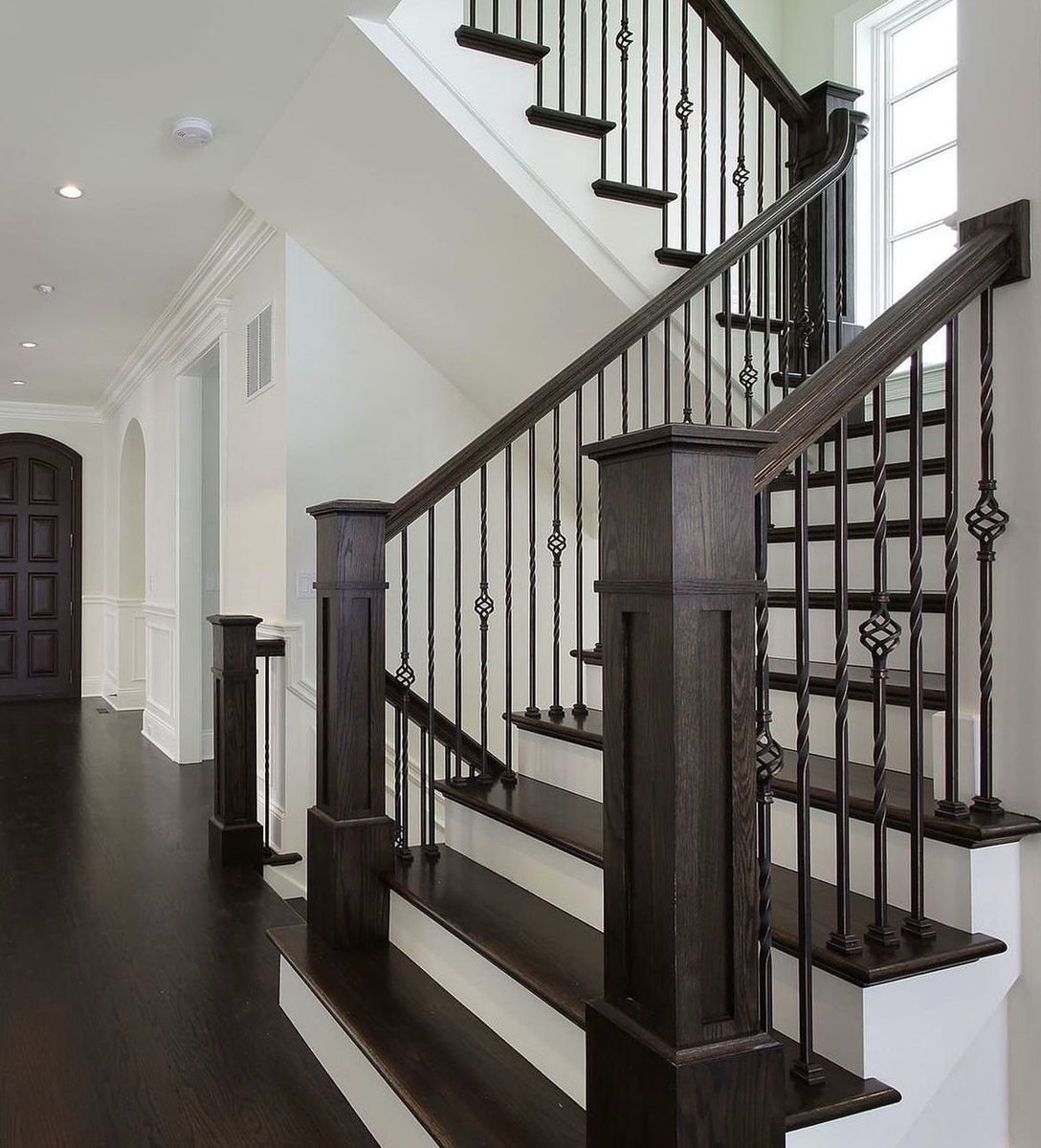 OutwaterInd's tweet photo. Make a grand entrance with powder coated wrought iron balusters. Our finishes include satin black, oil rubbed bronze, and graphite gray.

Shop the collection here ✨https://t.co/xZPSRMfNBU

#interiordesign #railings #staircasedesign #staircasedecor #wroughtiron #construction https://t.co/uLiuW7Md2O