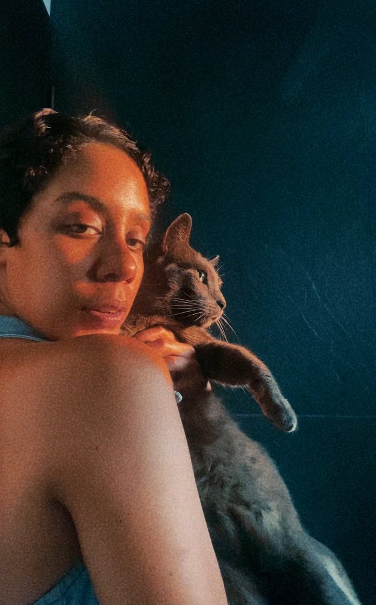 rememberross_'s tweet image. Lunes ❤️