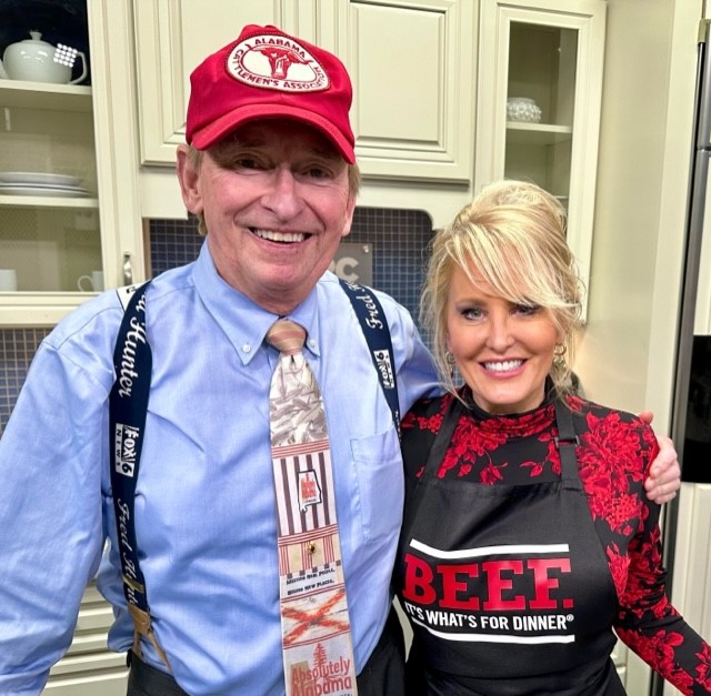 Sweetheart Steaks with our <a href="/AbsolutelyAla/">Absolutely Alabama</a>  Sweetheart, Kathy's Southern Kitchen. Thanks for the steaks, #alcattlemen, <a href="/Beef/">Beef. It's What's For Dinner.</a> And thanks for the memories <a href="/SLERodeo/">SLE RODEO</a>  That's Old Davy himself, Fess Parker, the special guest greeting his fans including my sister and me. Let's Rodeo!