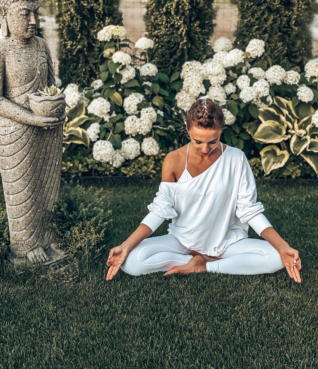 hanafitmedia's tweet photo. 🔗 View More >> https://t.co/2CR1DoLvWS
------
#flow_yoga_journey #gowithin #grounding #groundyourself #meditate #meditation #myyogajourney #myyogalife #thisisyoga #wiaregrounded #YogaInstagram #yogapractice #yogini #yoginisofinstagram https://t.co/GlspoMEmWl