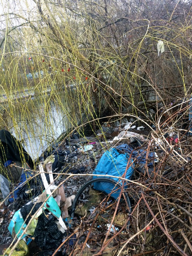 balberlin's tweet photo. https://t.co/TF5WKQ3shX
Hier also mal eine Strecke an #Neukölln's #Maybachufer am #Landwehrkanal.
Das erschwert natürlich auch die Umsetzung der EU-#WRRL, aber so what? Nach der Europawahl dürfte die @EPP sie ja ohnehin abwickeln. https://t.co/3Vd7Lc98tX