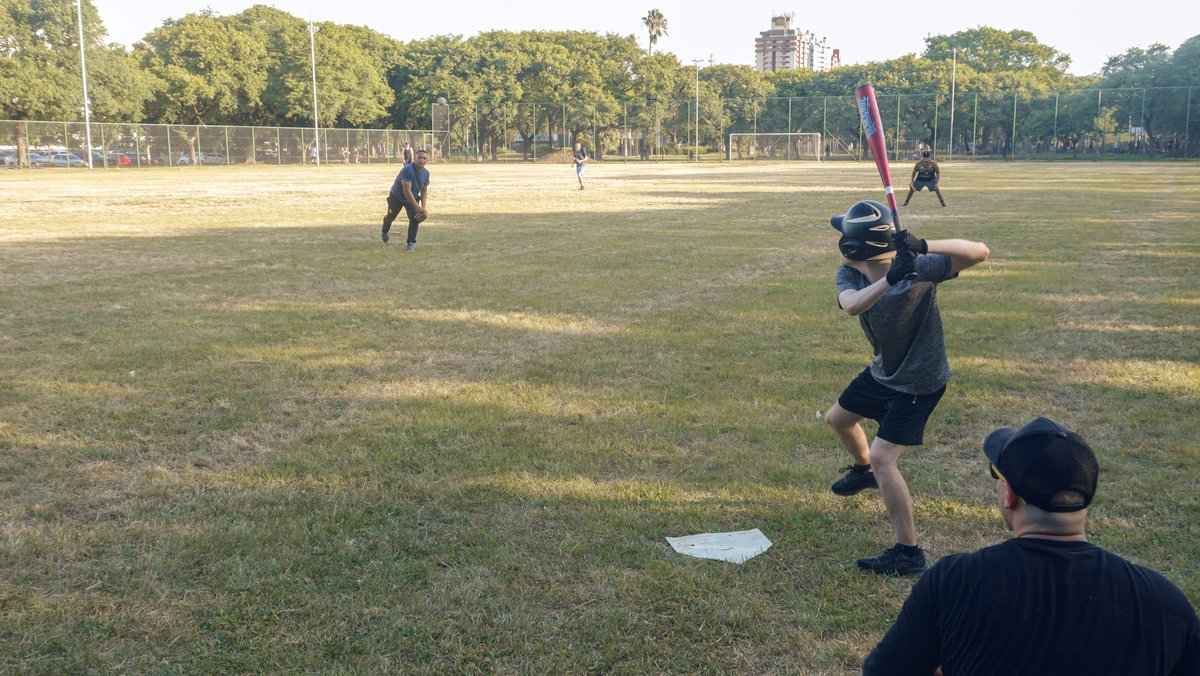 pombaspoa's tweet photo. Nosso treino no sábado de carnaval foi um sucesso!

Tivemos recorde de atletas com 17 pessoas presentes em uma tarde de 39 graus mas que foi muito intensa e divertida. Rolou um jogo interno com a Equipe B vencendo por 4-3 na baixa da última entrada! 
#beisebol #mlb #baseball https://t.co/rFTCCo5xEg