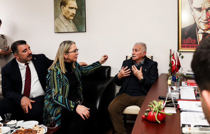 SAITBASDAS's tweet photo. Belediye Başkan Adayımız Sn @CeydaBC35 ile Atatürkçü Düşünce Derneği’ni ziyaret ederek Konak vizyonumuzu dile getirdik.

Cumhuriyetimizin kurucusu Gazi Mustafa Kemal Atatürk’ün açtığı yolda gösterdiği hedefe durmadan yürüyeceğiz.🇹🇷 https://t.co/KAQ37awhRl