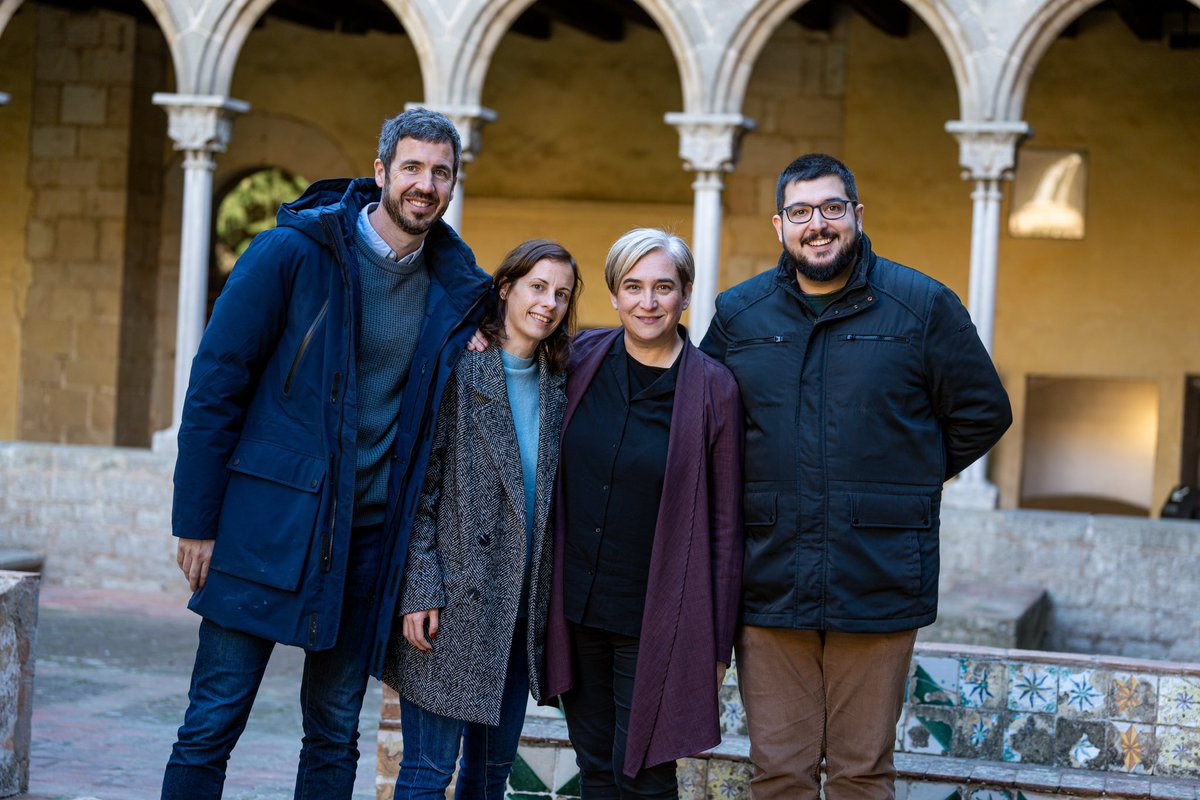 carolainrc's tweet photo. Santa Eulàlia es la patrona històrica (i d'hivern) dels barcelonins i barcelonines. 

I avui hem celebrat el seu dia amb la tradicional penjada del penó i la visita al Monestir de Pedralbes @MPedralbesBCN. 

Visca Santa Eulàlia! ❤️🎉 https://t.co/BiWDuZdNO6