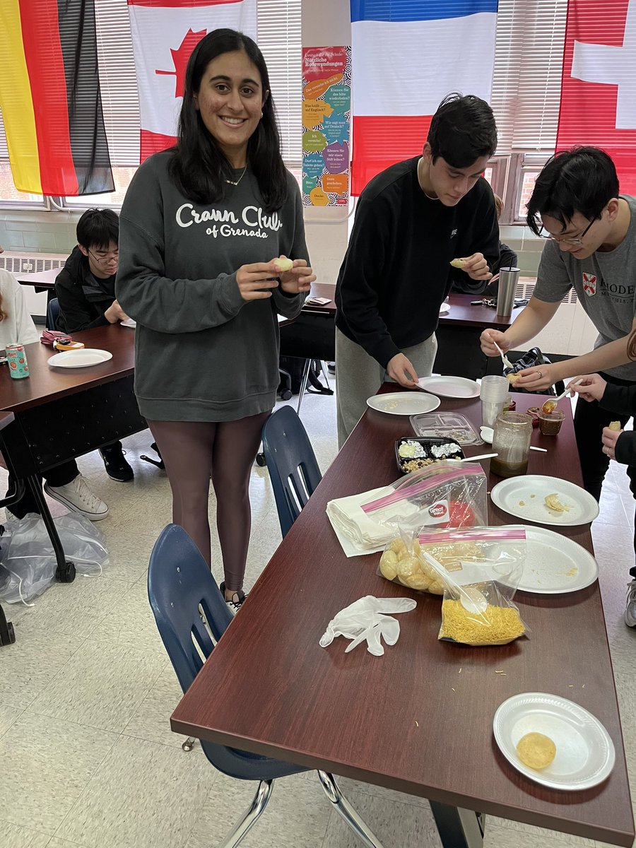 PierceMSMS's tweet photo. One of my Latin students, who is from India, brought pani buri that her mom made to share with the class. @msmsvision @msmsbluewaves https://t.co/ci9NQUbkEe