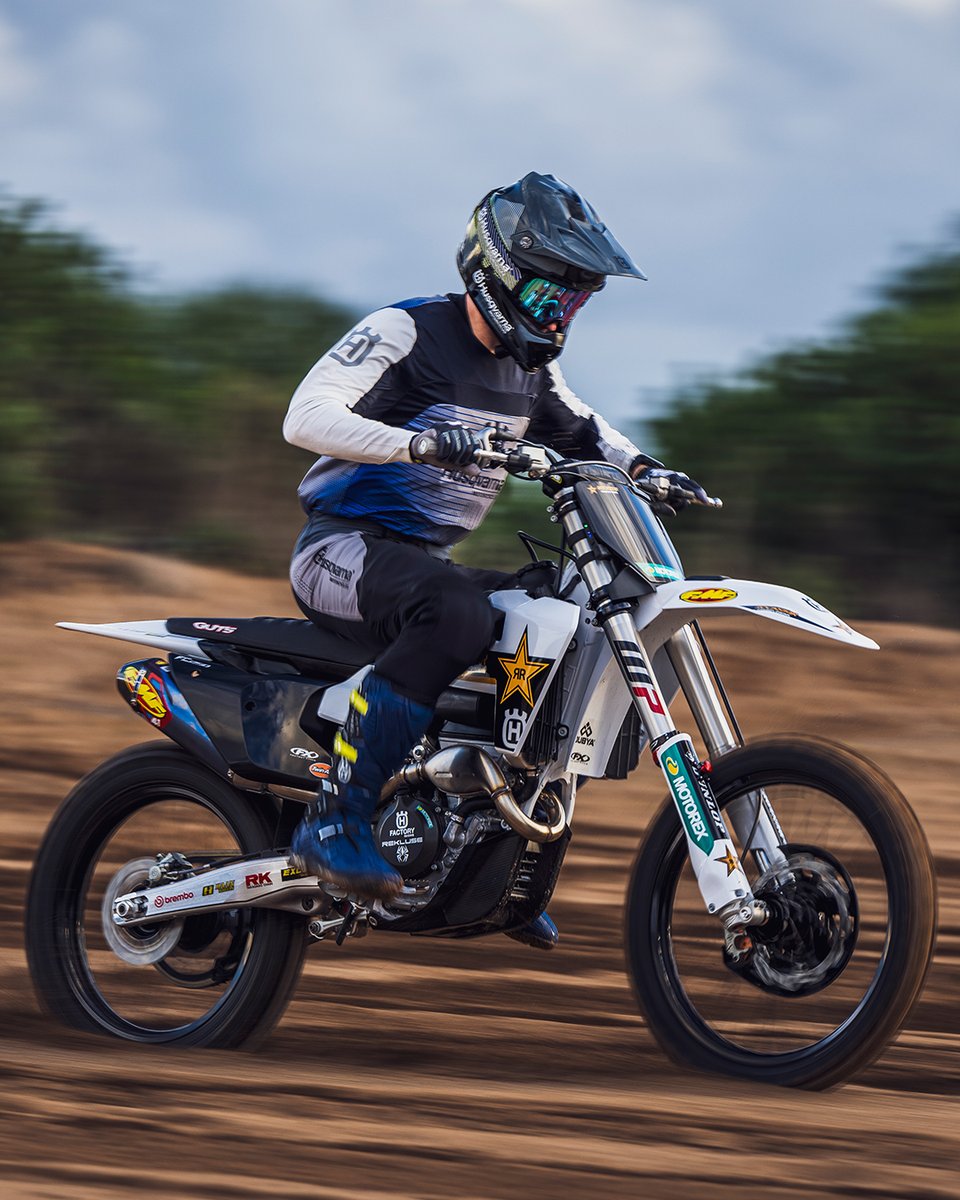 HQV_MotoUK's tweet photo. Outperform your competition with the Connectivity Unit offroad (CUO), available for 2023 and 2024 4-stroke MX models. https://t.co/PVJFbQIYcs
#HusqvarnaMotorcycles #RideHusky #GoRide #EngineeredToOutperform #Motocross https://t.co/GAINkVaVDN
