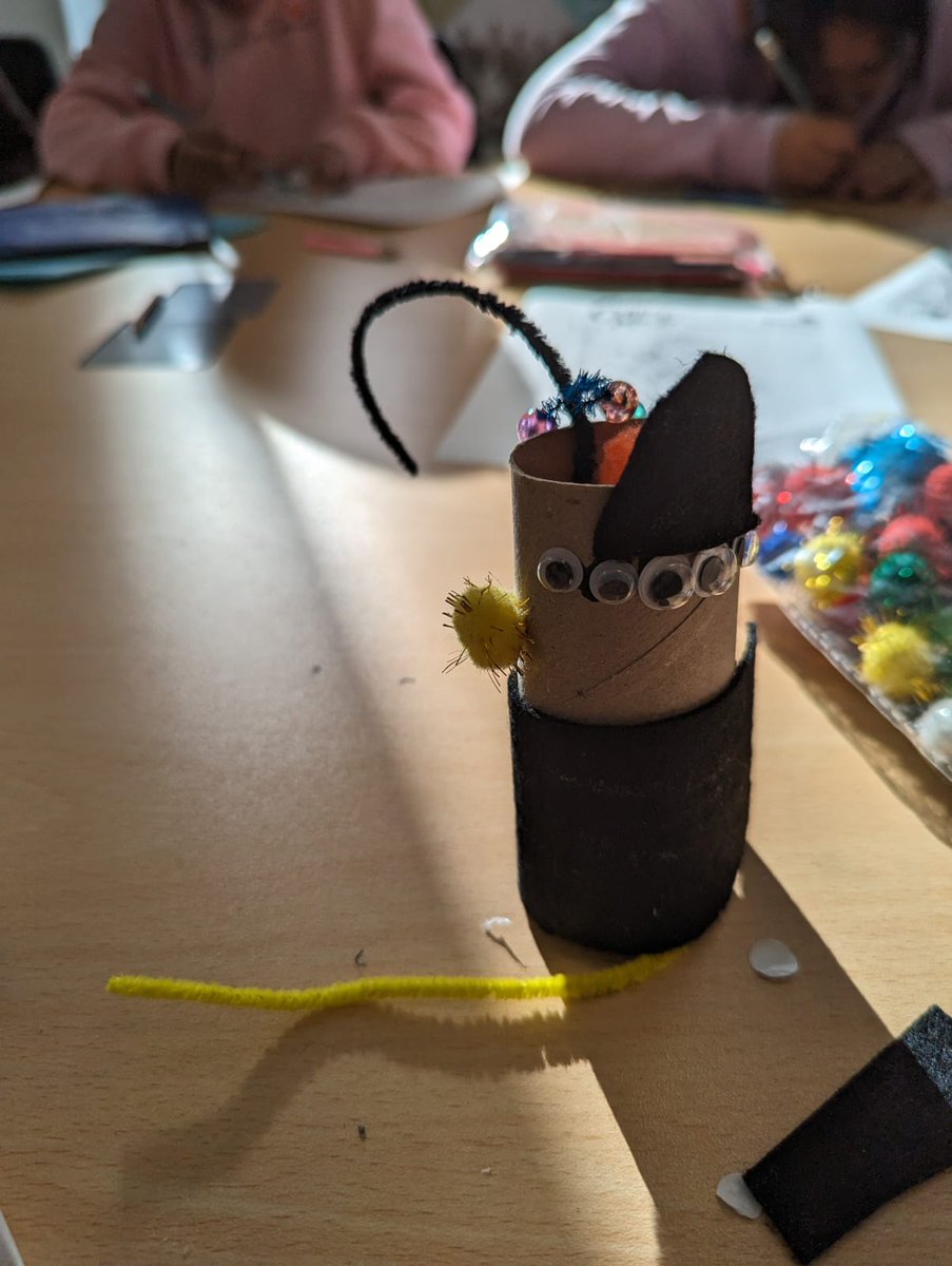 We've been busy making superheroes with young people today at Dolphin Women's Centre. The workshop is happening as part of the 'Marvel at My World' exhibition - we'll be it repeating at tomorrow's FREE family day at @LibraryofBham bit.ly/42E2Gsf