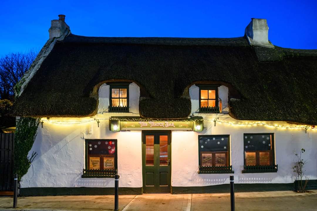 OneStopIreland's tweet photo. McDonagh’s Thatch Bar &amp; Beergarden just gets better and better 😍

#GalwayBars #MarketingIreland #IrelandBars https://t.co/lTHlWgICJz