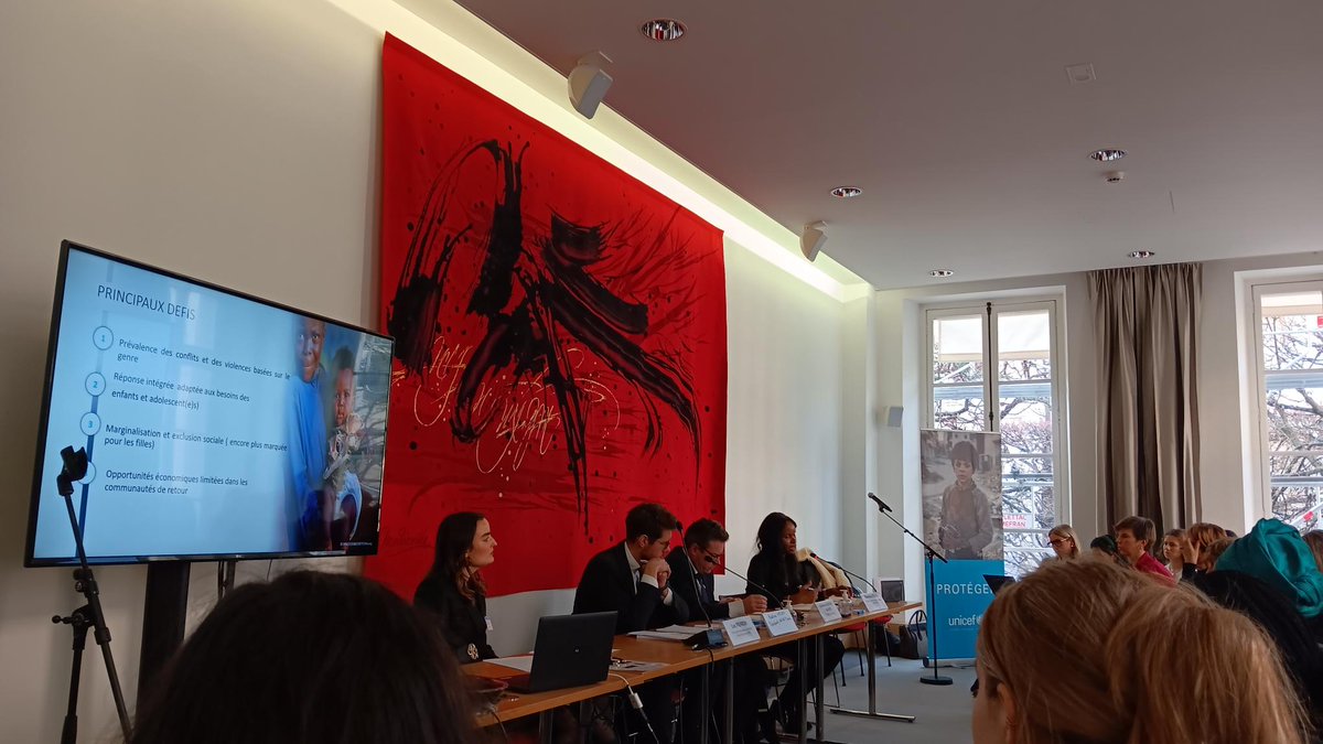 .<a href="/AdelineHazan/">Adeline Hazan</a> : "Je souhaiterais également saluer les efforts financiers de porter l’ambition humanitaire de la France à 1 milliard d’euros par an d’ici 2025, ainsi que l'intégration de l'enfance en tant que priorité transversale."<a href="/CZacharopoulou/">Chrysoula Zacharopoulou 🇪🇺🇫🇷</a> <a href="/francediplo/">France Diplomatie 🇫🇷🇪🇺</a> 
#RedHandDay