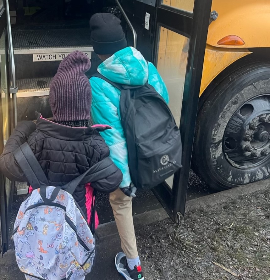 AleneCandles's tweet photo. The first day of school can be nerve-wracking - especially for kids in a new country.

In partnership @crisohio, our Welcome Kits aim to make first days a little bit easier by supplying a backpack and some basic school supplies. It's a gesture we extend to say 'Welcome!' to Ohio. https://t.co/LgDKeCebXv
