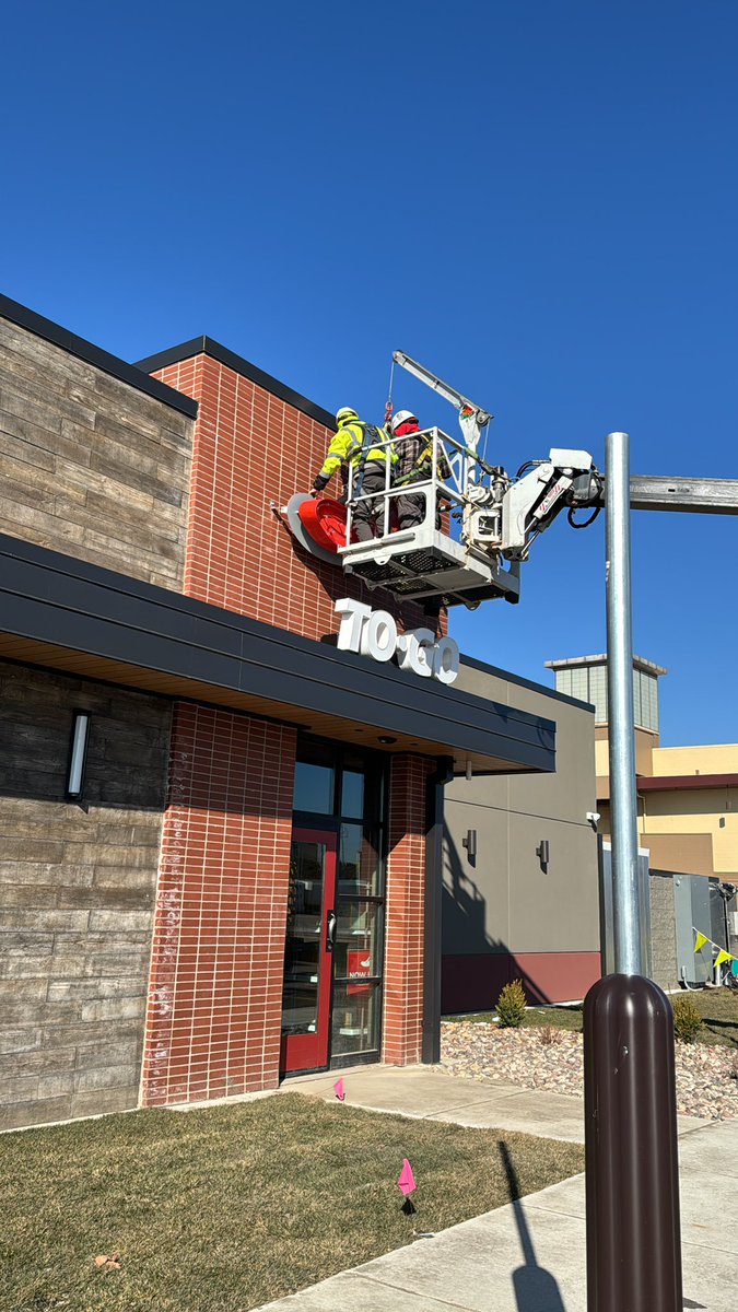 Ian Duffy (@iand7316) on Twitter photo You know it’s getting close when the signs go up!!
#chilisMelrosePark
<a href="/SgtQ_USMC/">Anibal Quinones / Q</a> <a href="/swh7668/">Scott Hermann</a> <a href="/NicholasBPaxton/">Nicholas Paxton</a> You know it’s getting close when the signs go up!!
#chilisMelrosePark
<a href="/SgtQ_USMC/">Anibal Quinones / Q</a> <a href="/swh7668/">Scott Hermann</a> <a href="/NicholasBPaxton/">Nicholas Paxton</a>