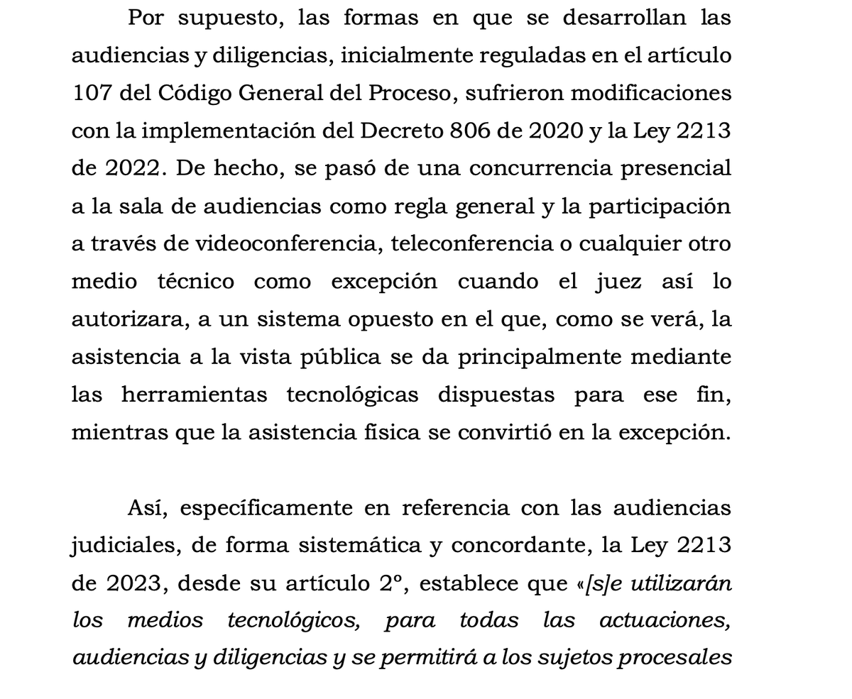jairoparrac's tweet photo. IMPORTANTE DECISIÓN SOBRE LA JUSTICIA VIRTUAL. NO ES POTESTATIVO DEL JUEZ CITAR A AUDIENCIA PRESENCIAL.  JUEZ NO PUEDE OBLIGAR A ASISTIR PRESENCIALMENTE A LOS APODERADOS JUDICIALES, SALVO QUE SE REQUIERA LA ASISTENCIA DE TODOS. AUDIENCIAS HÍBRIDAS.  CIVIL. CSJ (STC642-2024): 

- La regla general son las audiencias virtuales. La asistencia física se convirtió en la excepción. 

- No es potestativo del juez citar a audiencias presenciales bajo cualquier circunstancia natural del proceso. Solo en circunstancias excepcionales relacionados con seguridad, inmediación y fidelidad de la probanza, es que se podrá efectuar audiencia destinada a práctica de pruebas de forma física:

a. En los eventos excepcionales ya indicados, la vista física podrá ser dispuesta de oficio o a petición de parte mediante providencia motivada.

b. En los excepcionales casos de audiencia presencial solo es exigible la comparecencia física (i) del sujeto de prueba – la parte a interrogar, el testigo, el perito, etc. –, (ii) de quien requirió la práctica presencial y (iii) del juez.

c. A los apoderados judiciales, las partes que no que deban declarar, los terceros e intervinientes especiales y demás sujetos, no se les podrá exigir la asistencia presencial a la audiencia; no obstante, pueden concurrir si así lo estiman necesario o comparecer virtualmente, salvo circunstancias que requieran la asistencia de todos los sujetos procesales, según se advirtió. 

- El funcionario incurrió en vía de hecho, pues, en primer lugar, no podía citar a la vista pública en las instalaciones del despacho sin que estuvieran dadas las circunstancias excepcionales relacionadas con seguridad, inmediación y fidelidad de la probanza – lo cual no justificó en la providencia en la que así dispuso (11 sept.) – y, en segunda medida, no le era permitido exigir la comparecencia física de los apoderados judiciales como equivocadamente lo hizo y mucho menos imponer sanción por no hacerlo.