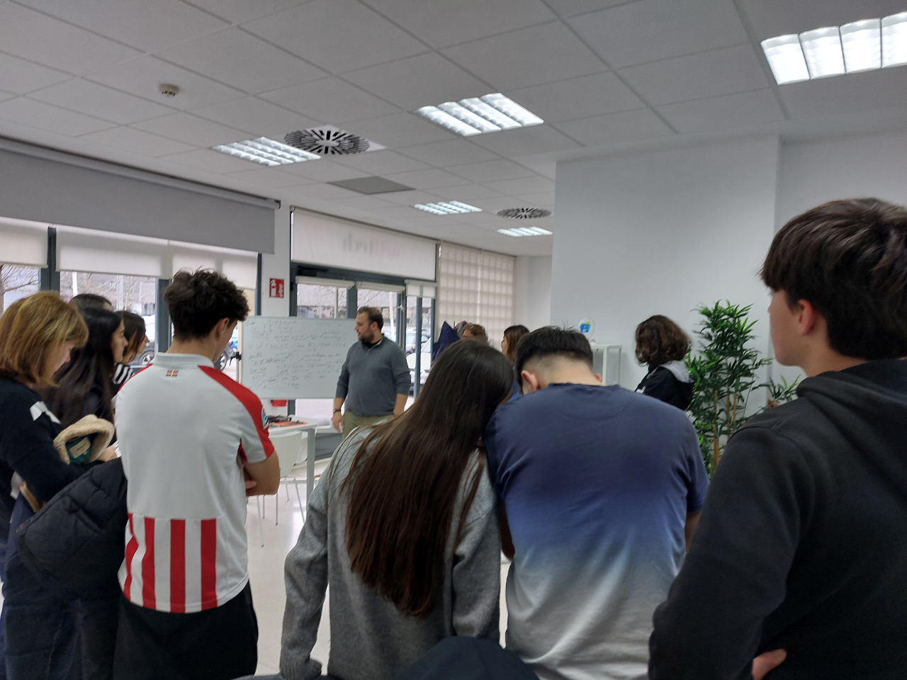 BIC Bizkaia Ezkerraldea apuesta por el desarrollo sostenible con la  instalación de un huerto urbano en la terraza del edificio Ilgner • BIC  Bizkaia Ezkerraldea