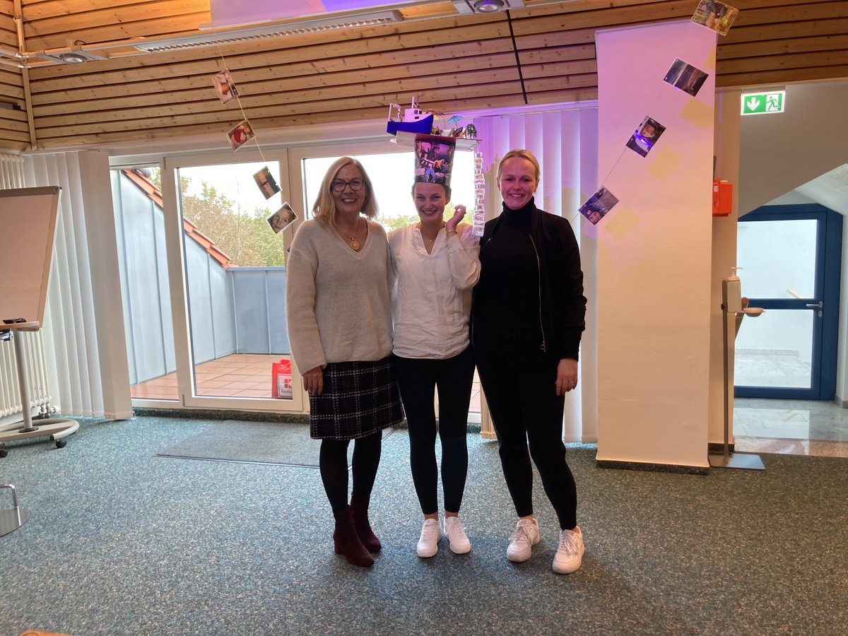 ICBM_uol | @icbm-uol.bsky.social (@icbm_uol) on Twitter photo ✨Celebrating #WomenInScience at #WomenInScienceDay
Congratulations Dr. Svenja Julica Müller <a href="/Mueller_SJ/">Svenja Julica Müller</a>!
Svenja did her PhD in the ICBM research group “Biodiversity and Biological Processes in Polar Seas” on the topic “The ecology and physiology of salps in changing oceans”. ✨Celebrating #WomenInScience at #WomenInScienceDay
Congratulations Dr. Svenja Julica Müller <a href="/Mueller_SJ/">Svenja Julica Müller</a>!
Svenja did her PhD in the ICBM research group “Biodiversity and Biological Processes in Polar Seas” on the topic “The ecology and physiology of salps in changing oceans”.