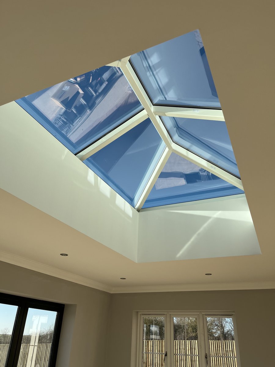 We're looking at light, airy and relaxing spaces this #TrendingTuesday. One of the best ways to bring in natural light is by adding a roof lantern or conservatory extension. 

Start  your free quote online today 📷
jacksonwindows.co.uk/double-glazing…

#conservatory #equinox #rooflantern