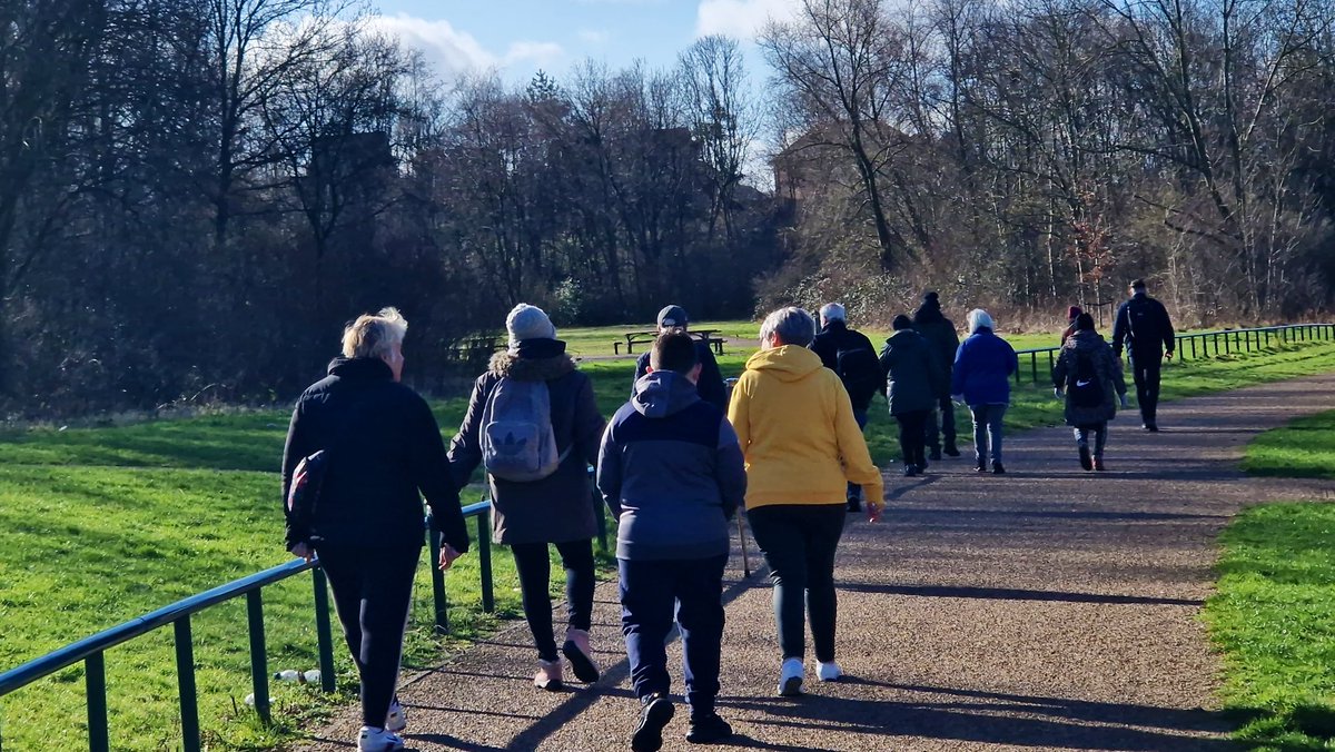 Perfect weather for our health centre led walk this morning in Bilston ☀️🌳 
#GreenSocialPrescribing
#WellbeingByWater

@CRTWestMidlands @CanalRiverTrust @BCbeactive @run_taz @groundworkuk @CRTBoating