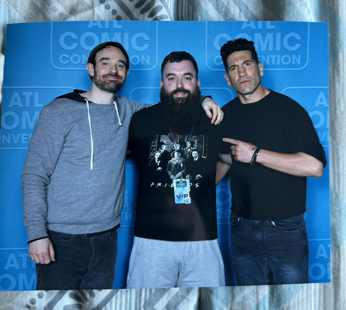 ConradCooney's tweet photo. Great weekend at the @ATL__CC  👌definitely be back again, @perlmutations  the panel was badass &amp; Charlie was a gentleman remembered me at the photo ops #SOA  also Charlie and Jon were amazing also 💪 https://t.co/x56HWTNB66