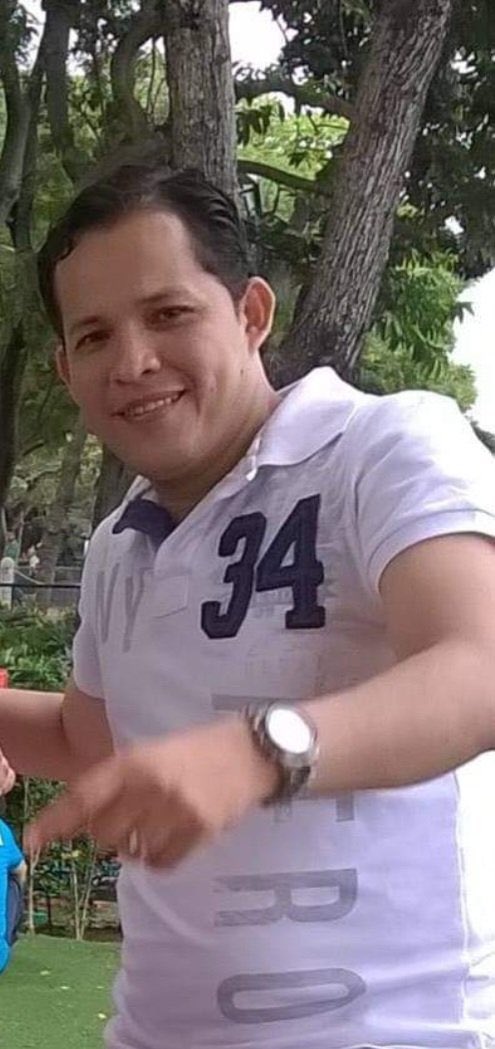 Y bueno, se acuerdan del “juez” que falló contra <a href="/FFAAECUADOR/">Fuerzas Armadas del Ecuador</a> y el <a href="/EjercitoECU/">Ejército Ecuatoriano</a> sobre el trato “inhumano” en las cárceles ?? Aquí les dejo la foto!! Pueden hacerle famoso al cómplice d los delincuentes!!