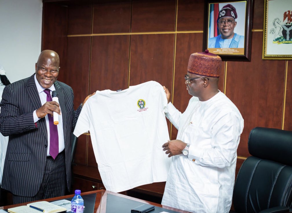 NOA_Nigeria's tweet image. A delegation from National Insurance Commission (NAICOM), led by the commissioner Mr O.S Thomas, were today received by the Director General, National Orientation Agency, Mallam Lanre Issa-Onilu and his management team on a courtesy visit at the Agency’s headquarters in Abuja.…