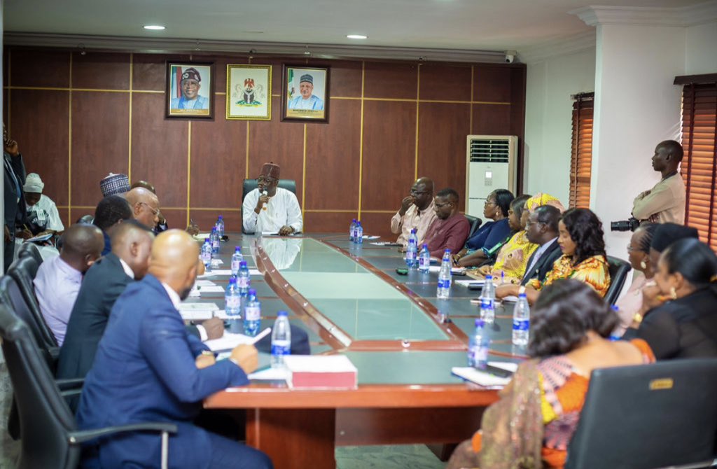 NOA_Nigeria's tweet image. A delegation from National Insurance Commission (NAICOM), led by the commissioner Mr O.S Thomas, were today received by the Director General, National Orientation Agency, Mallam Lanre Issa-Onilu and his management team on a courtesy visit at the Agency’s headquarters in Abuja.…